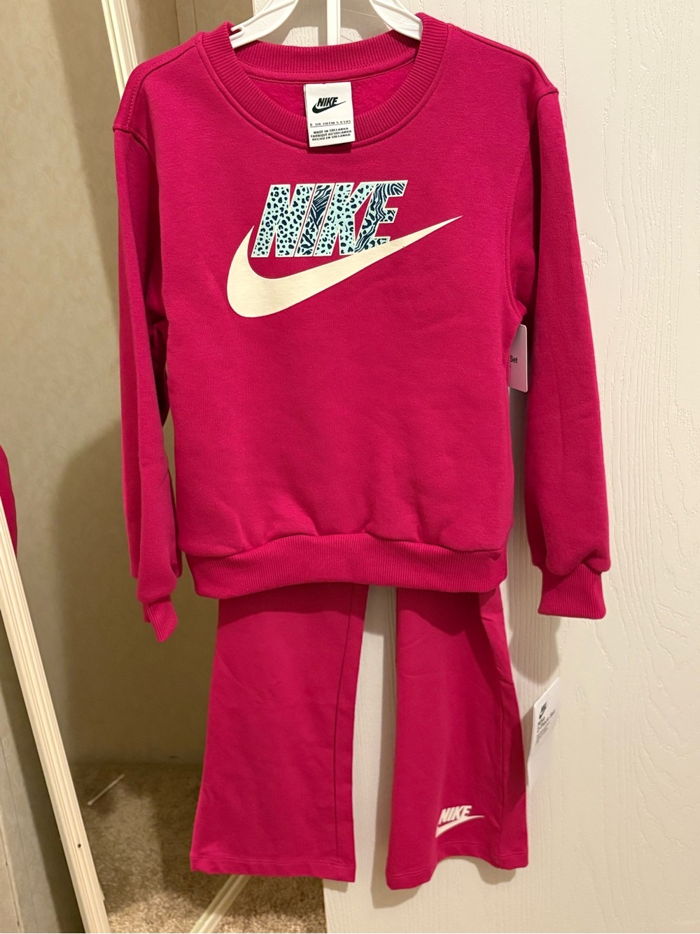 Nike Kids Hot Pink Logo Set